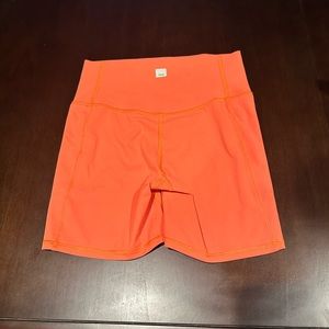 Vuori studio pocket shorts orange Small